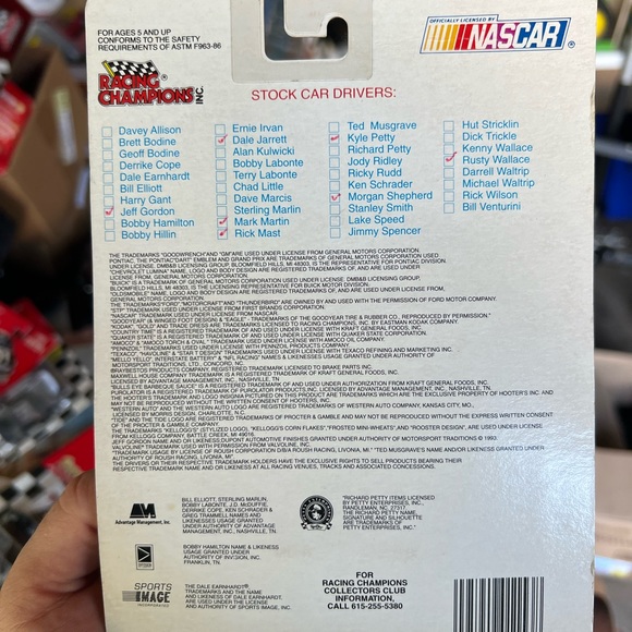 Nascar Racing Champions Inc. Lot of Stock car w/collector card and display stand - Picture 7 of 12